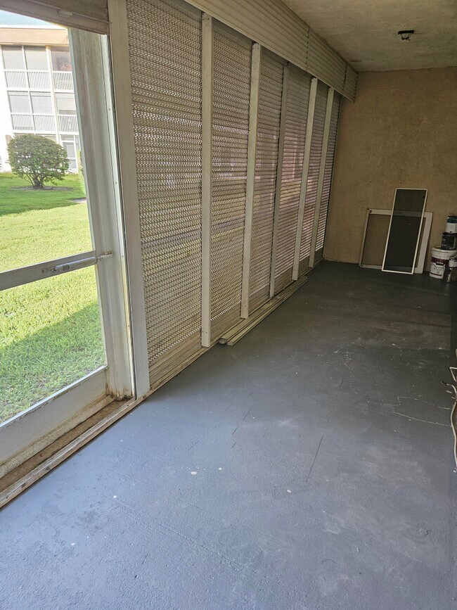 Building Photo - 300 Village Green Cir S