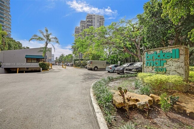 Building Photo - 2201 Brickell Ave
