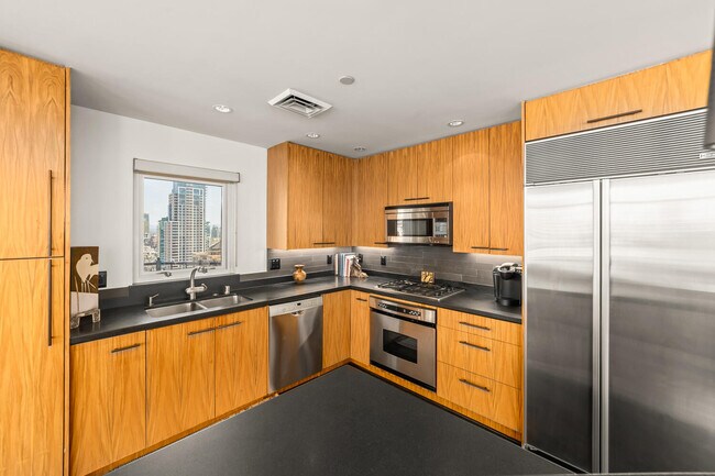 Building Photo - 700 W Harbor Dr