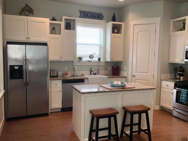 Building Photo - 104 Sailhouse