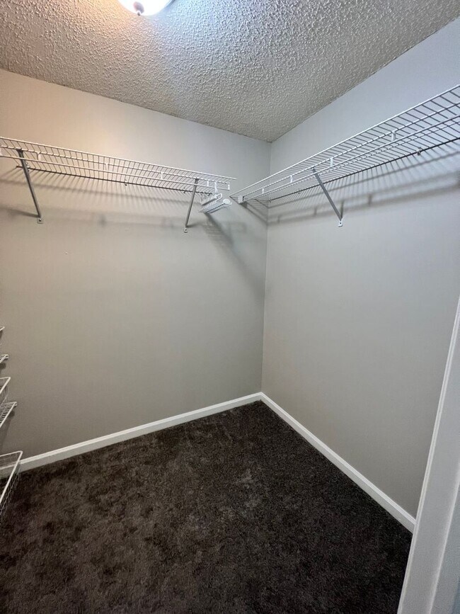 Building Photo - 575 Heritage Ct