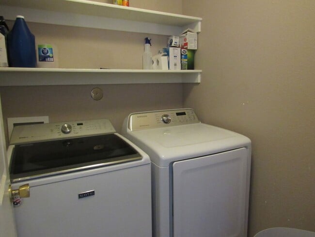 Building Photo - Gorgeous Westside 3 bd Twin Home