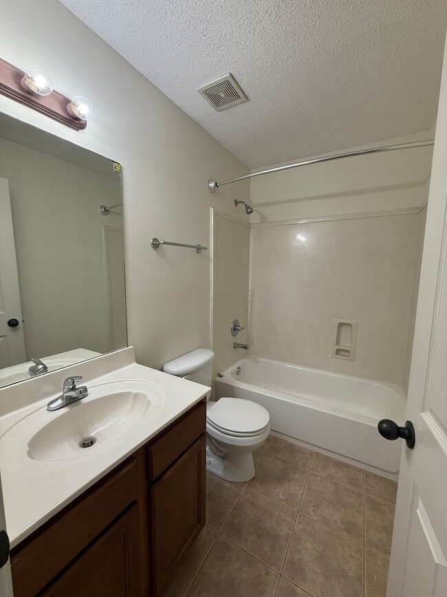 Building Photo - CORDOVA 3 BED 3 BATH RENTAL HOME NEAR SHEL...