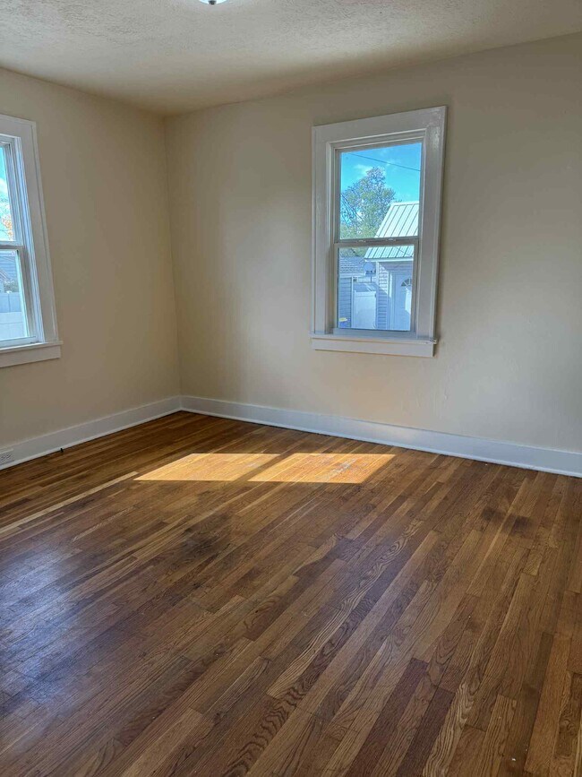 Building Photo - 1611 Nutwood St