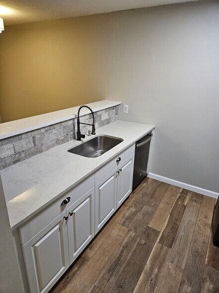 Building Photo - 455 Alt 19 S
