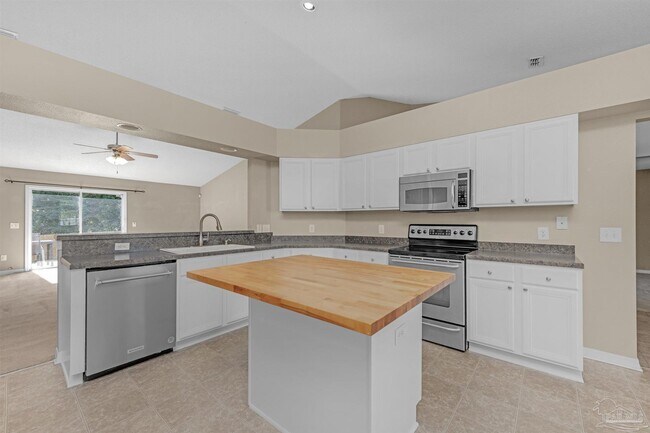 Building Photo - 1484 Longbranch Dr