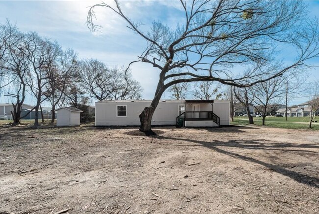 Building Photo - 393 Knollwood Rd