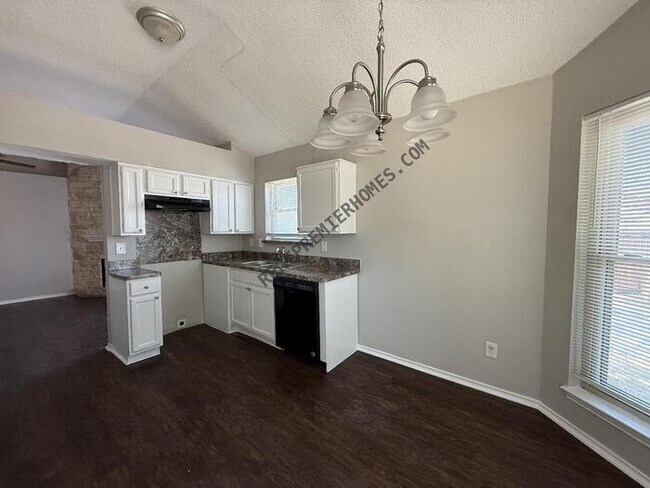 Building Photo - 10206 Shayna Dr