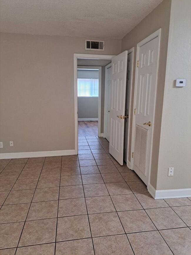 Building Photo - 1 BD/1 BA