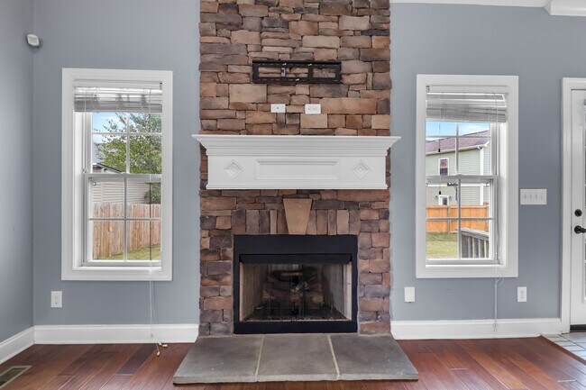 Building Photo - 3375 Cotham Ln