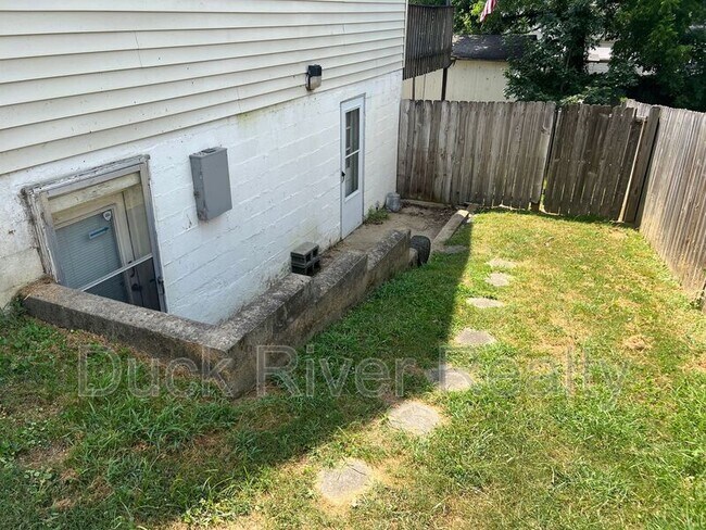Building Photo - 803 Fleming St
