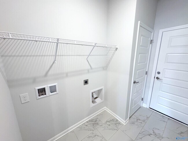 Building Photo - 169 Little Britain St