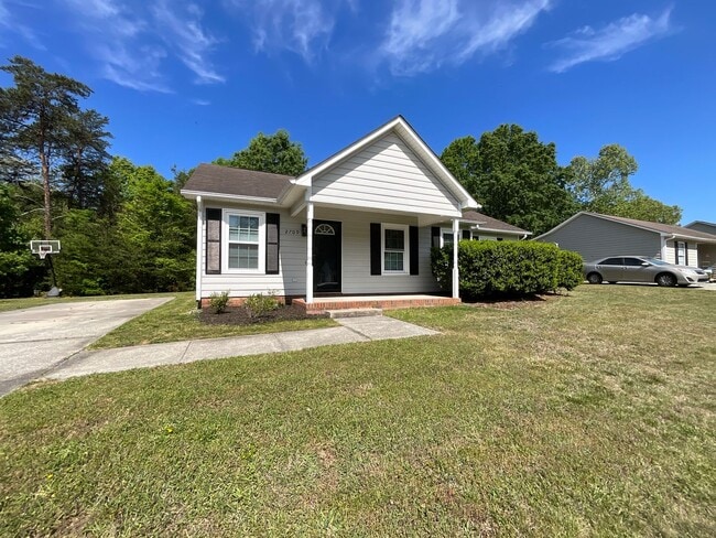 Building Photo - 2709 Ingleside Dr