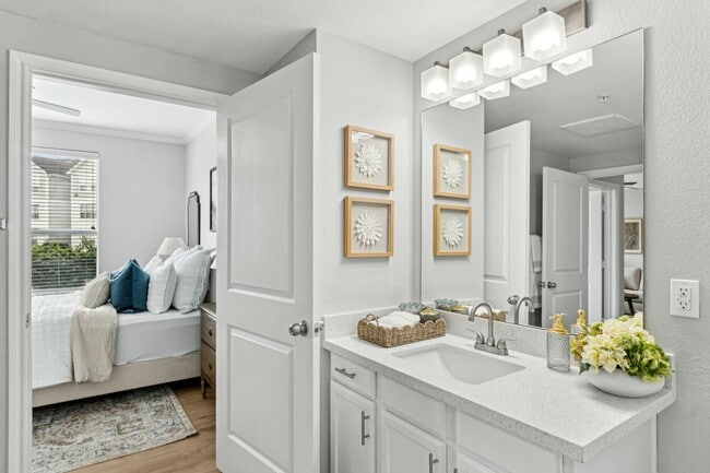 Remodeled One Bedroom - The Henry at Woodland Hills