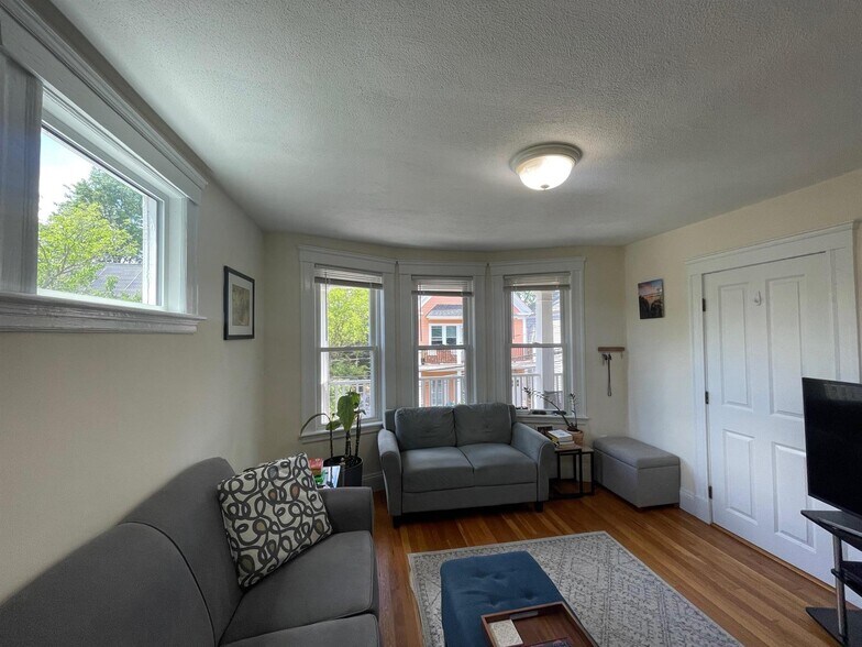 Primary Photo - 24 Ashland St