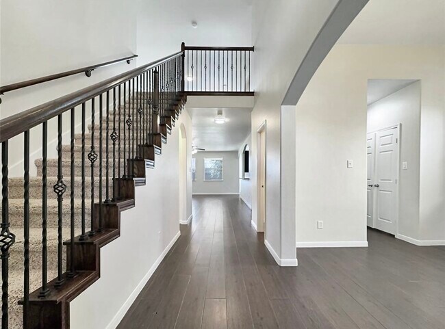 Building Photo - 8311 Bay Oaks Dr