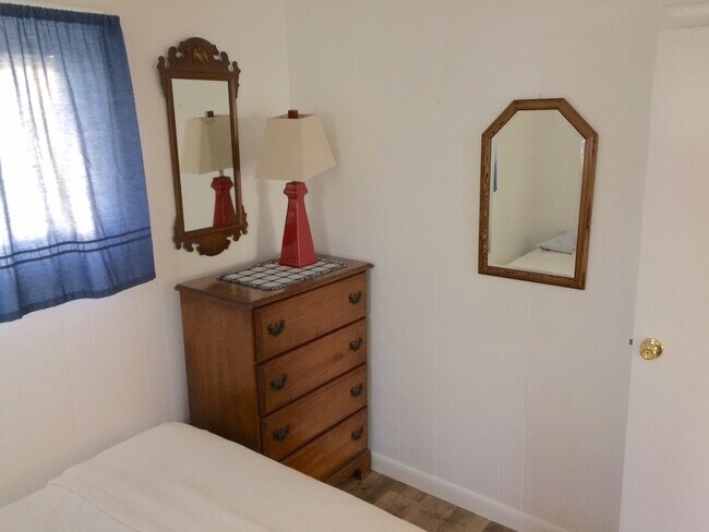 Building Photo - 142 Renfrew Ave