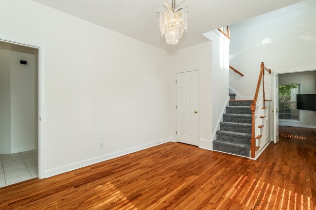 Building Photo - 110 Overhill Dr