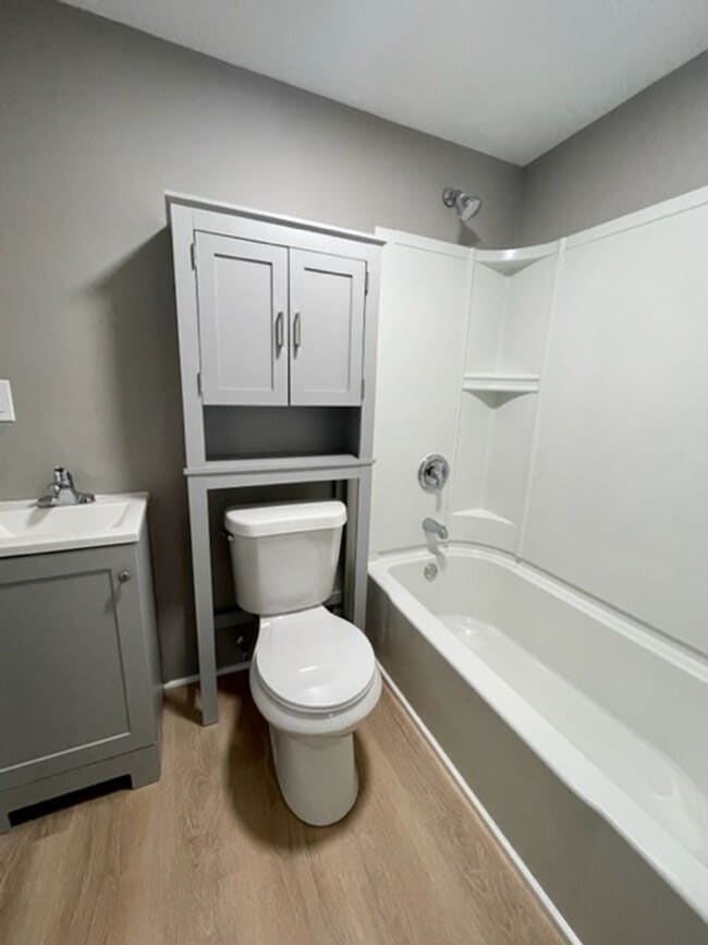 Building Photo - CUTE + COZY 1 Bedroom Duplex Available!