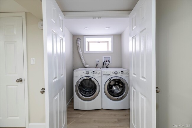 Building Photo - 3883 Franklin Ave