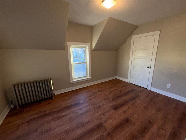 Building Photo - 19 Forest St