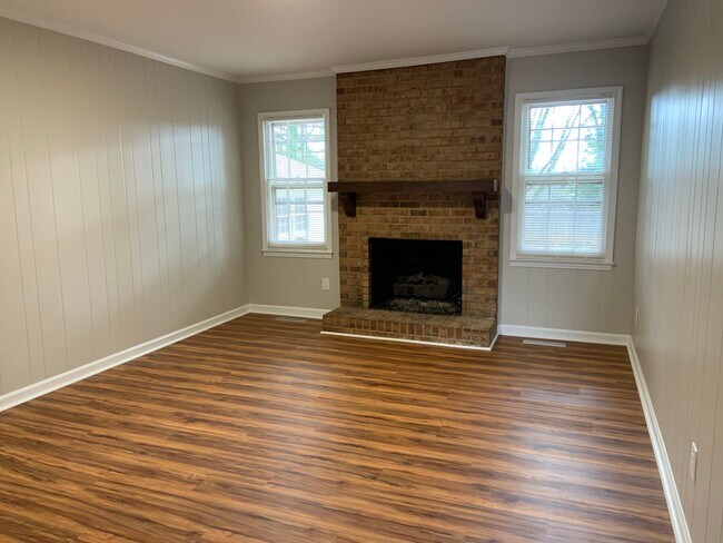 Building Photo - 3 BR House near Guilford College w/ Garage