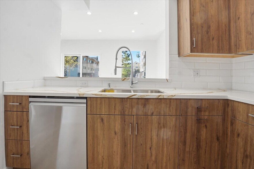 Building Photo - 1820 Prosser Ave