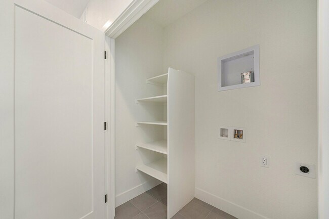 Building Photo - 2663 Nicholas Wy