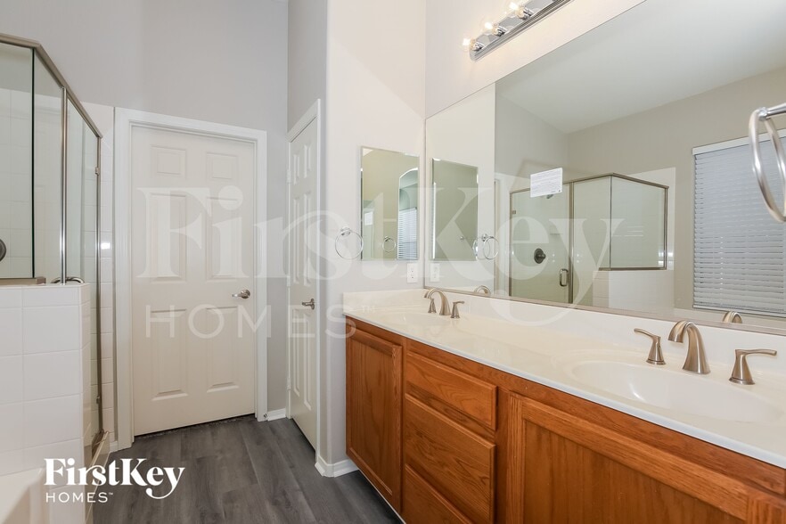 Building Photo - 609 Fiesta Del Rey Ave