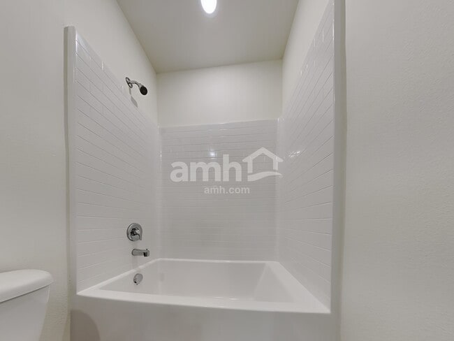 Building Photo - 1229 W 16th Ave