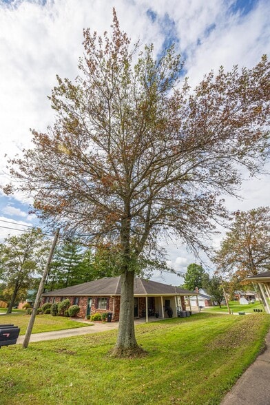 Building Photo - 547 Circle Pine Dr