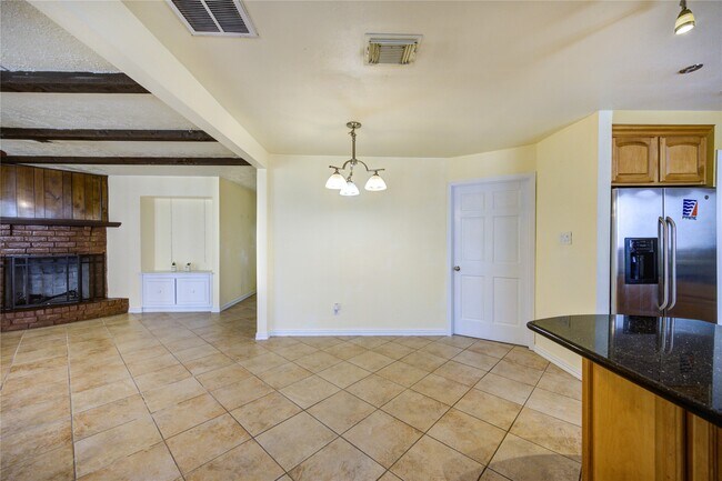 Building Photo - 6227 S Pinesap Dr