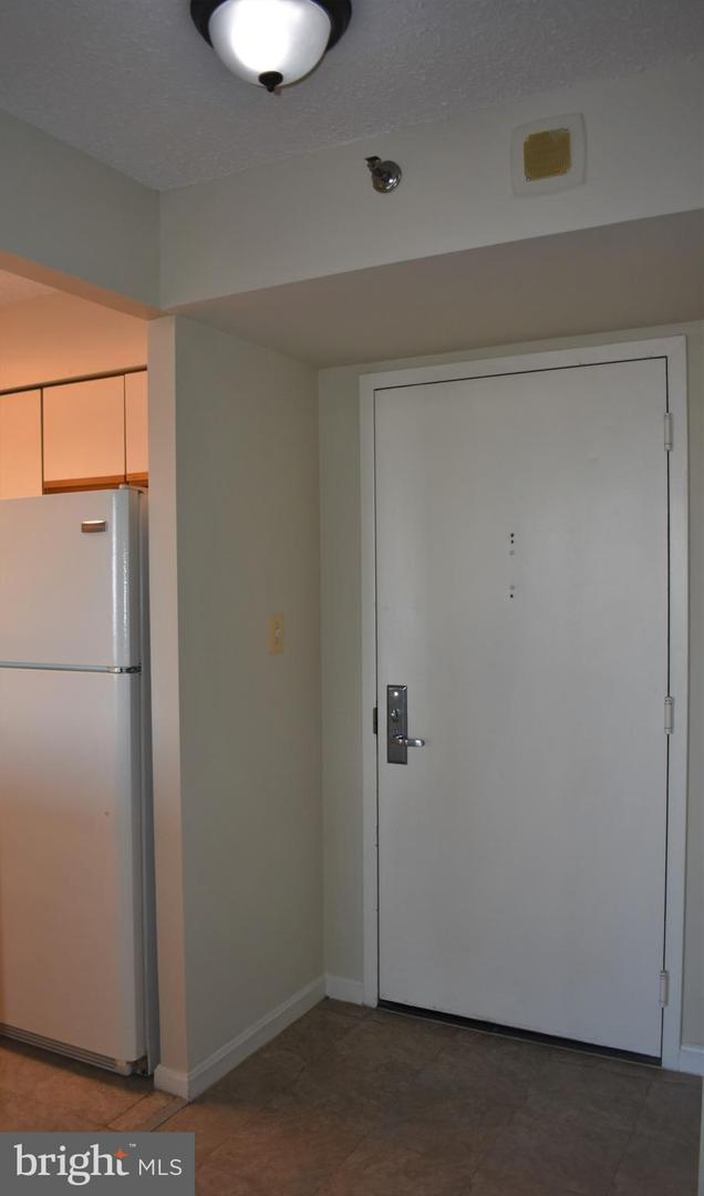 Building Photo - 10101 Grosvenor Pl