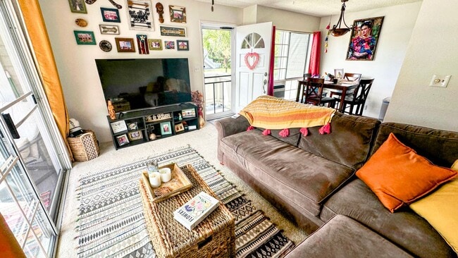 Building Photo - Charming 2-Bedroom Townhouse at Haiku Poin...