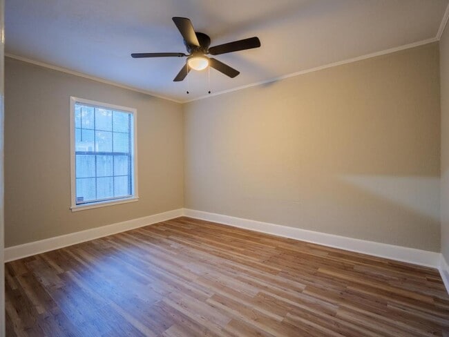 Building Photo - 804 Lakeland Ave