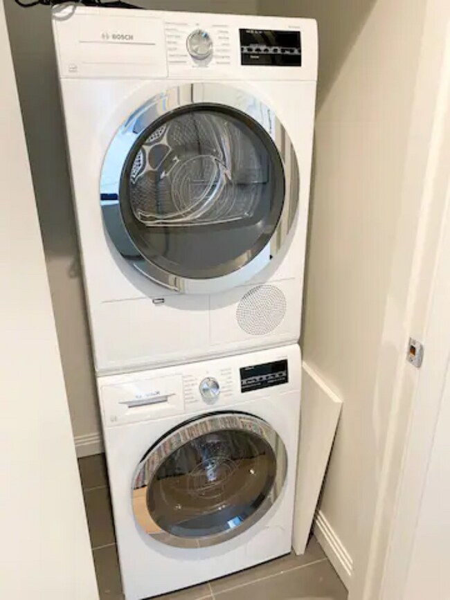 Building Photo - 104 Sterling St