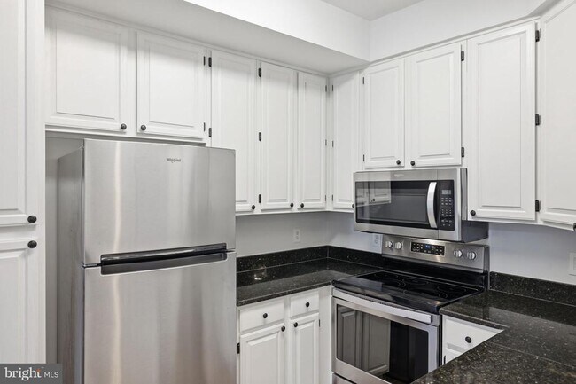 Building Photo - 1340 Garden Wall Cir