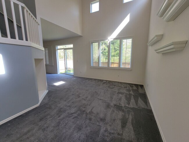 Building Photo - Charming Sammamish Home | 3 Bed + 2.5 Bath
