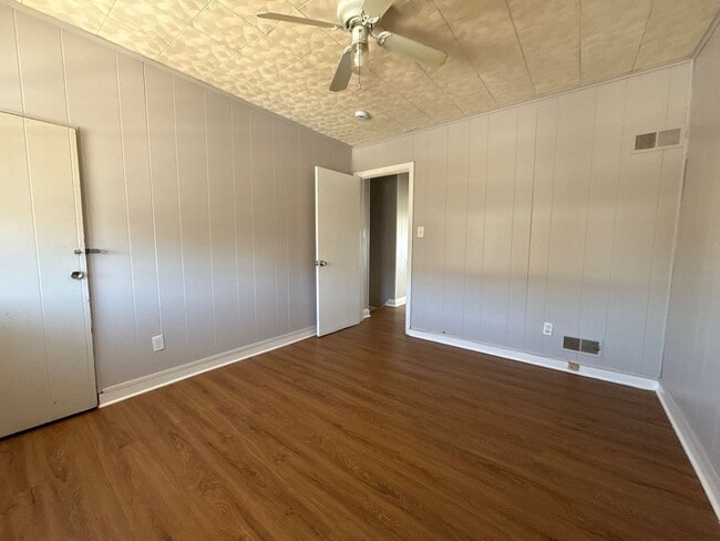 Building Photo - Two Bedroom House In Baltimore City