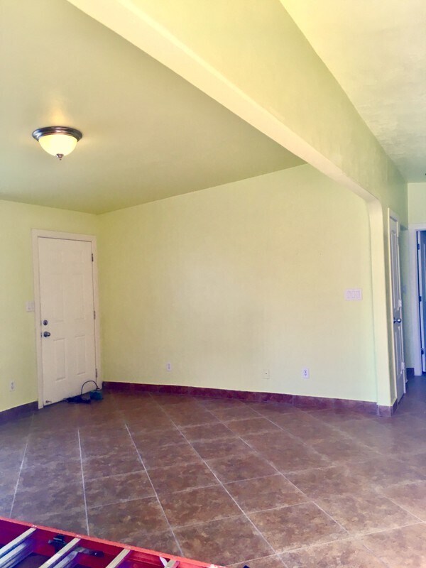 Building Photo - 682 N 1130 E