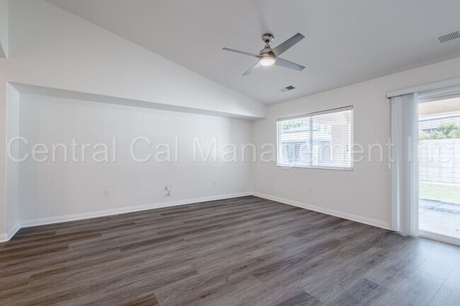 Building Photo - 4 Bedroom/2 Bath Home in the Southwest - $...