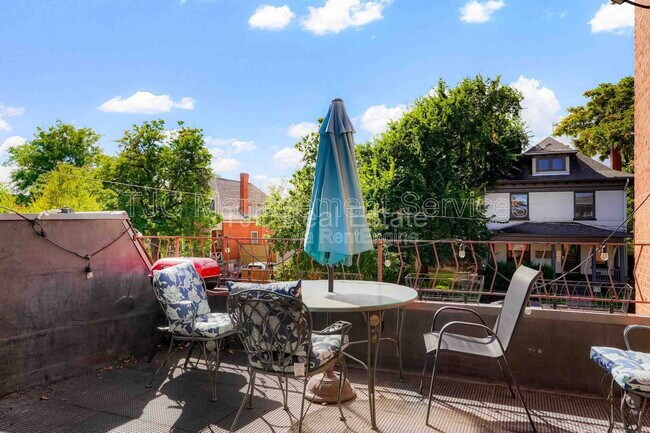 Building Photo - 1138 Corona St