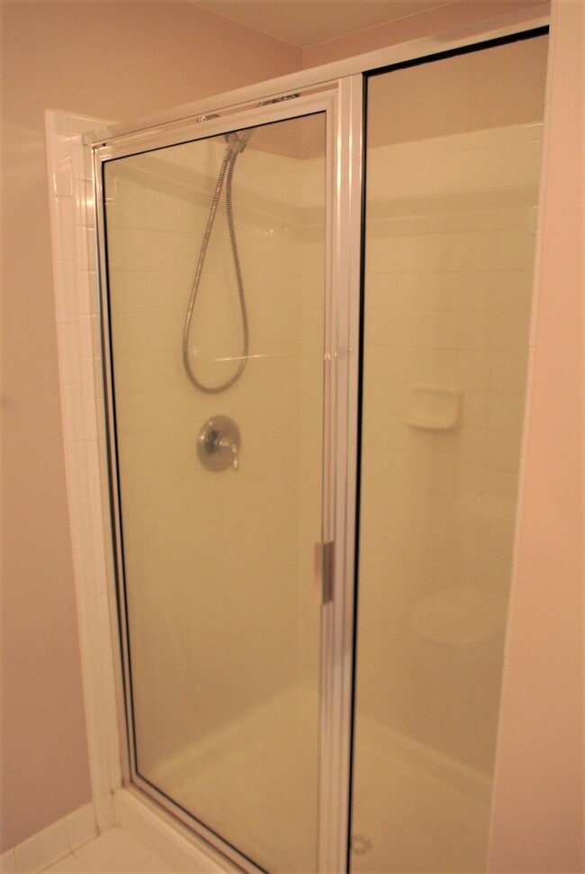 Building Photo - 1621 Providence Glen Dr