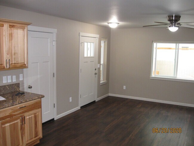 Building Photo - Must See 3 Bedroom with Fenced Yard!