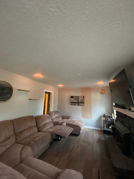 Building Photo - 3402 E 17th Ave