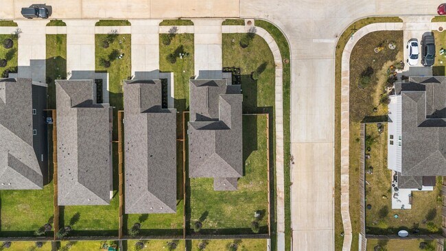 Building Photo - 251 Charles Rdg Dr