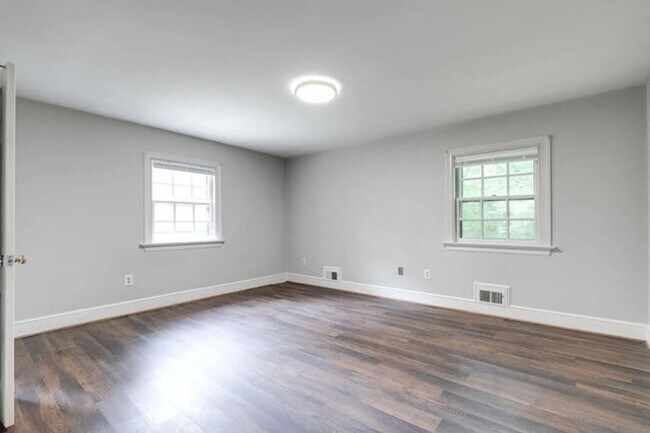 Building Photo - 5001 Southmoor Rd