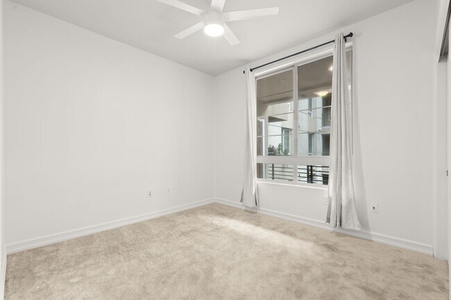 Building Photo - 2 Bed/2 Bath Condo available at Union Square!