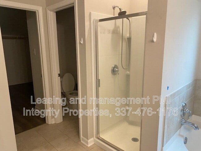 Building Photo - 616 Vert Dr