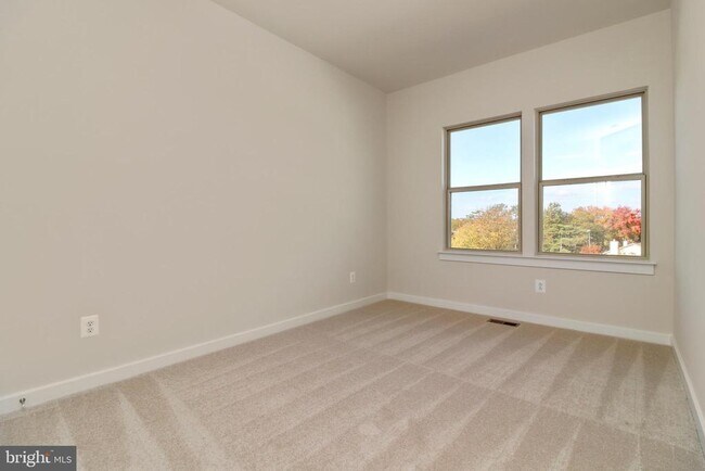 Building Photo - 2176 Glacier Rd